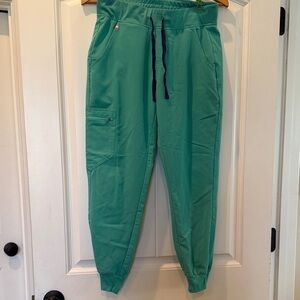 Figs Women's Jogger Pants in surgical green SP